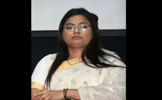 Latest News Gujarat : સુરતના ક્લાસ ૧ અધિકારીએ ધર્યું રાજીનામું, 12 કલાકની નોકરીથી બાળકોને નથી અપાતો સમય!