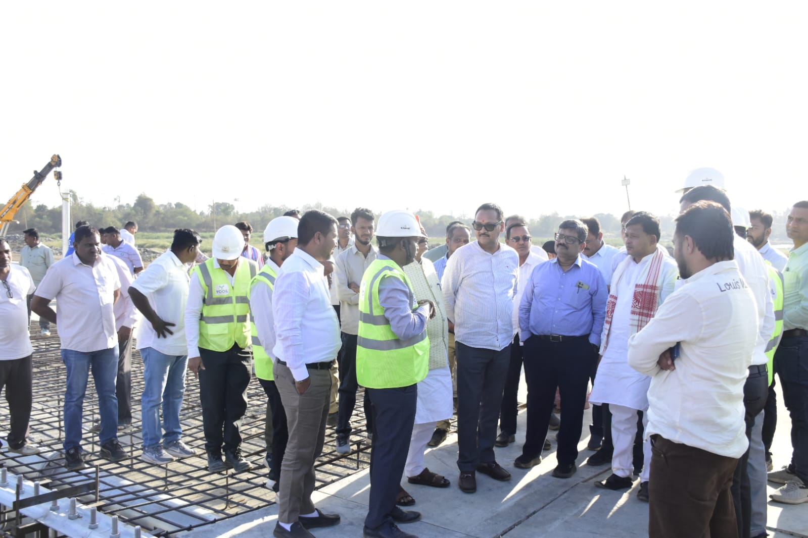 રાજ્યમંત્રીશ્રી ઇશ્વરસિંહ પટેલે ડોલવણ ખાતે નિર્માણાધીન રબર ડેમની મુલાકાત લીધી