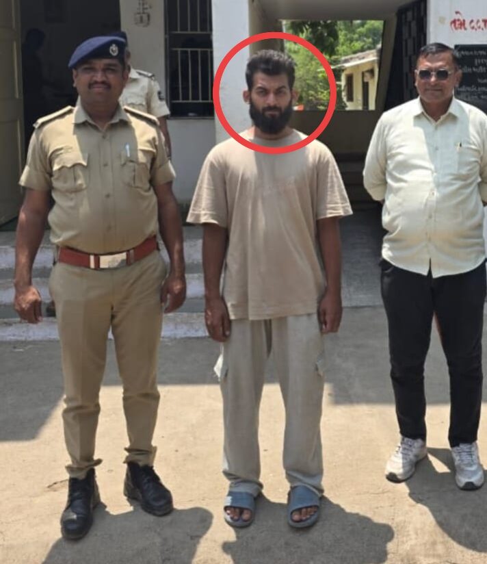 ગિફ્ટ હેમ્પરની એજન્સીના બહાને લાખોની છેતરપિંડી કરનાર મુંબઈનો ઠગ કુકરમુંડા પોલીસના સકંજામાં